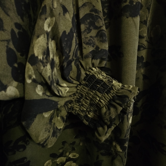 MAISON CINQUENT SHIRRED MOCK NECK BLOUSE - Picture 5 of 5